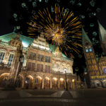 __-fotoliacom-128787493-s-silvester-feuerwerk-u__ber-der-altstadt-bremen