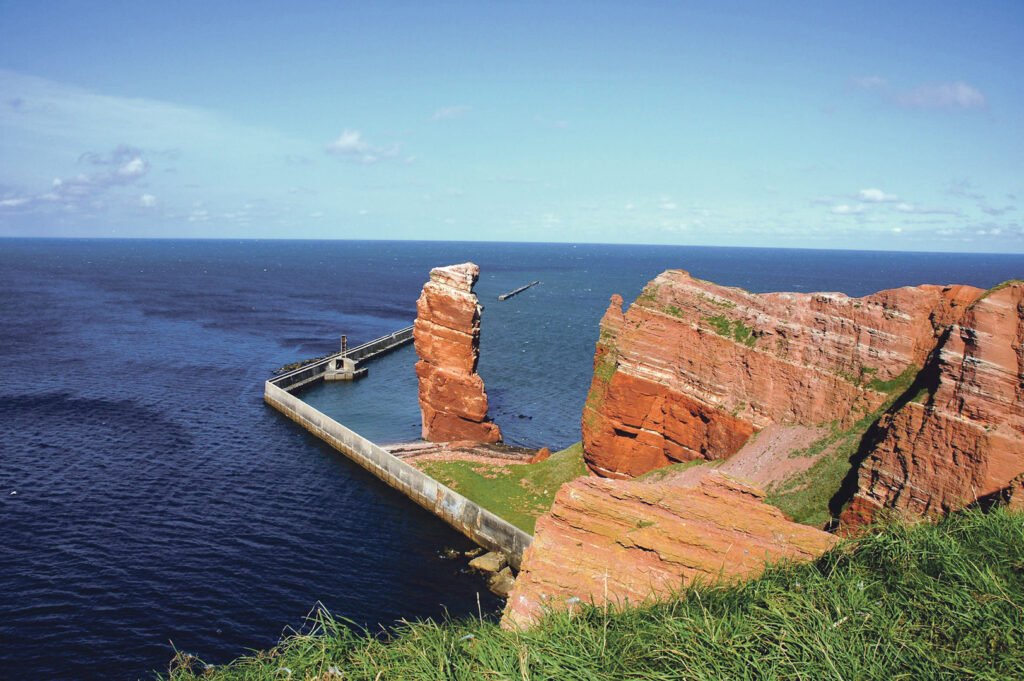 Der Felsen die Lange Anna auf der Insel Helgoland.
