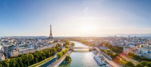 Panorama Ansicht von Paris mit Eifelturm und dem Fluss Seine.