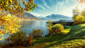 Blick auf den Zeller See und die Alpen im Salzburger Land.