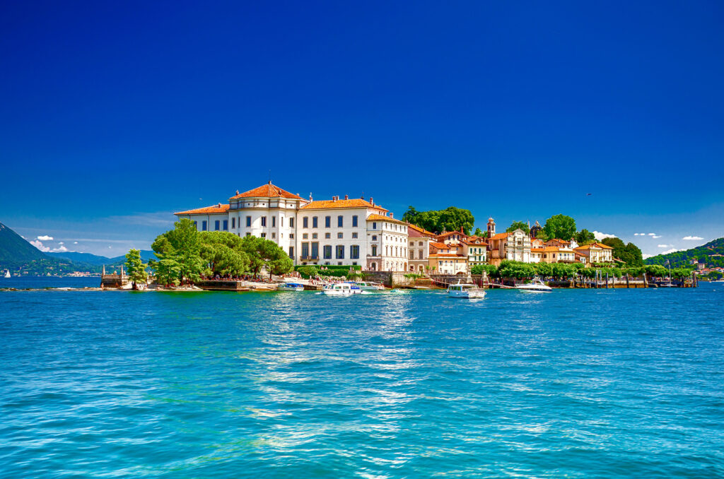 Die Isola Bella, Borromäische Inseln, im Lago Maggiore, Piemont im Sonnenschein.