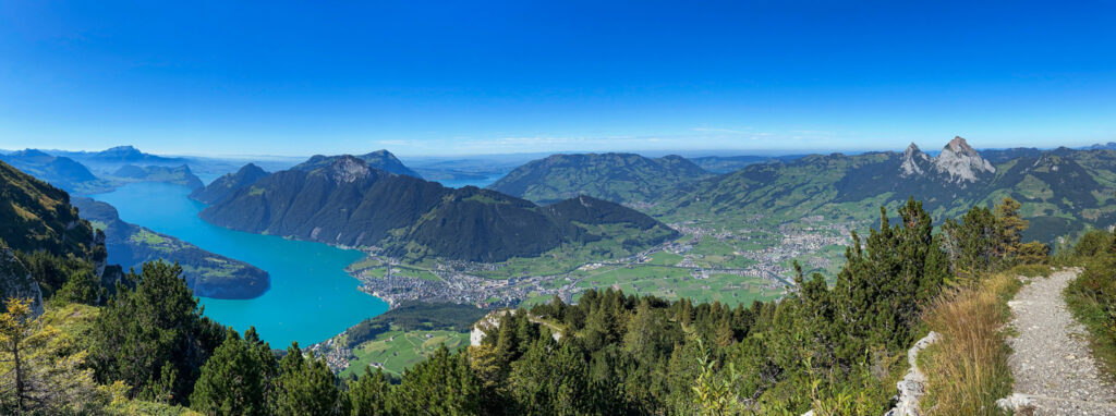 Panorama mit Pilatus, Rigi und Vierwaldstättersee.