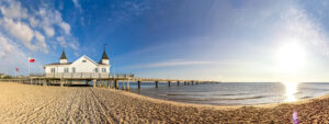 Die Seebrücke in Ahlbeck auf der Insel Usedom.