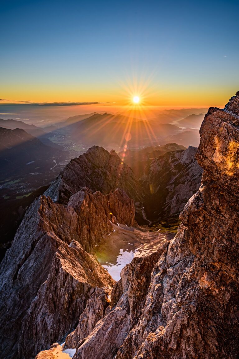 Sonnenuntergang über der Zugspitze.
